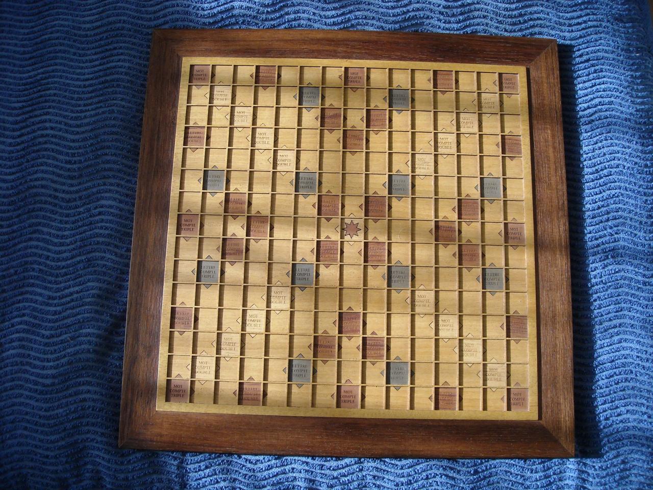 Scrabble en marqueterie